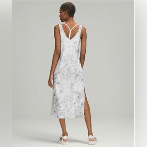 Lululemon V-Neck midi Dress*Reversible*